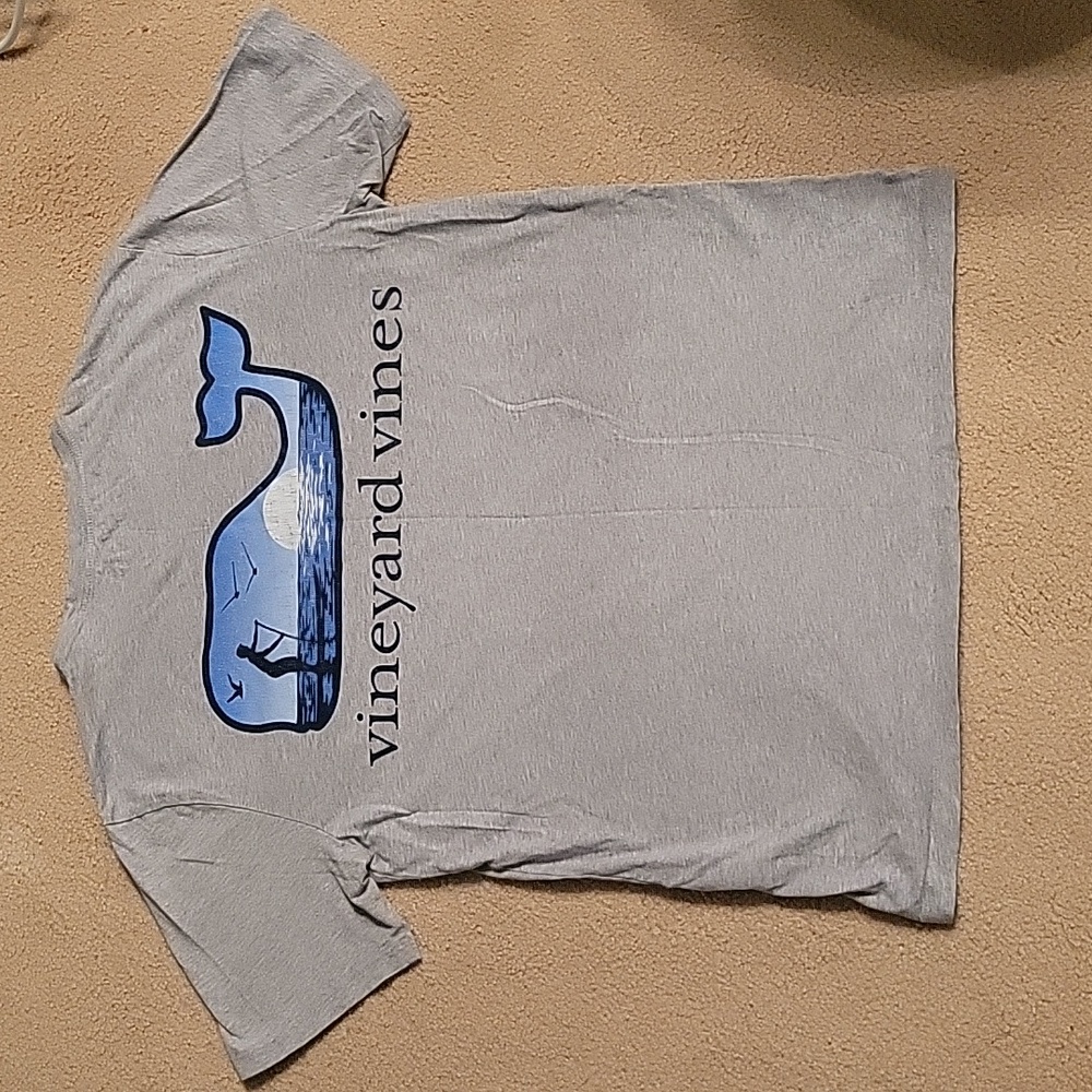 Vineyard vines men's t-shirt Paddleboarder Sunset on front pocket and back NWOT